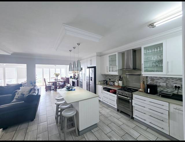 3 BEDROOM APARTMENT TO LET IN BALLITO CENTRAL